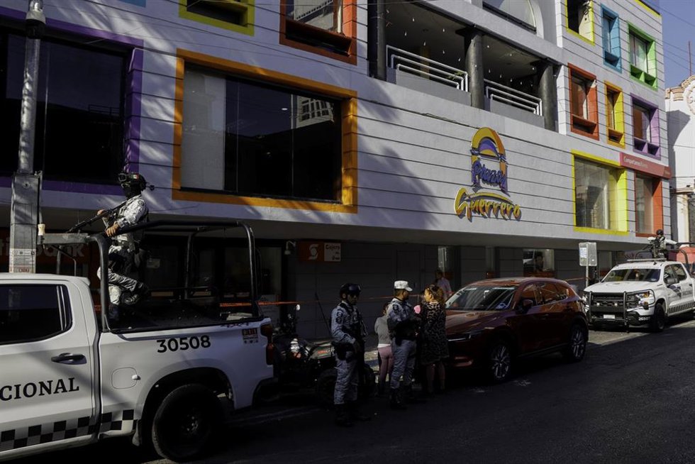Efectivos de emergencias en México.
