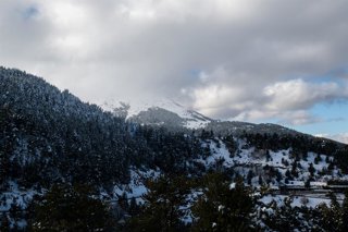 Puerto de montaña La Collada de Toses durante el temporal de nieve en Girona, a 28 de diciembre de 2025, en Girona, Catalunya (España). Este sábado por la tarde se ha podido reabrir al tráfico la carretera N-260 entre Ribes de Freser y Alp (Girona) durant