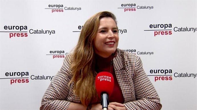 La coordinadora de los Comuns y diputada en el Congreso, Candela López, en una entrevista de Europa Press
