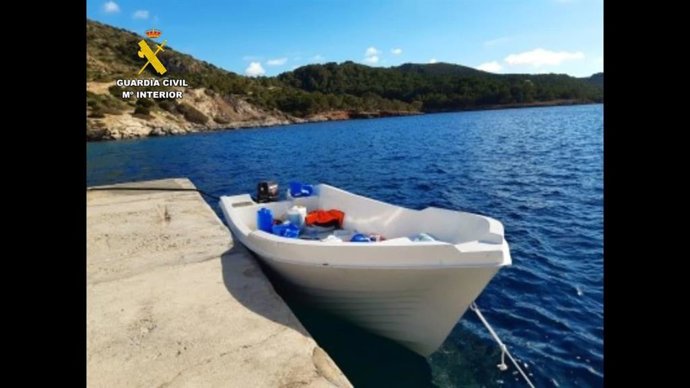 Archivo - Imagen de recurso de embarcación tipo patera en Baleares