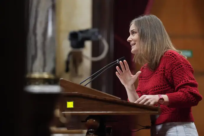 Jéssica Albiach interviniendo en el Parlament de Catalunya