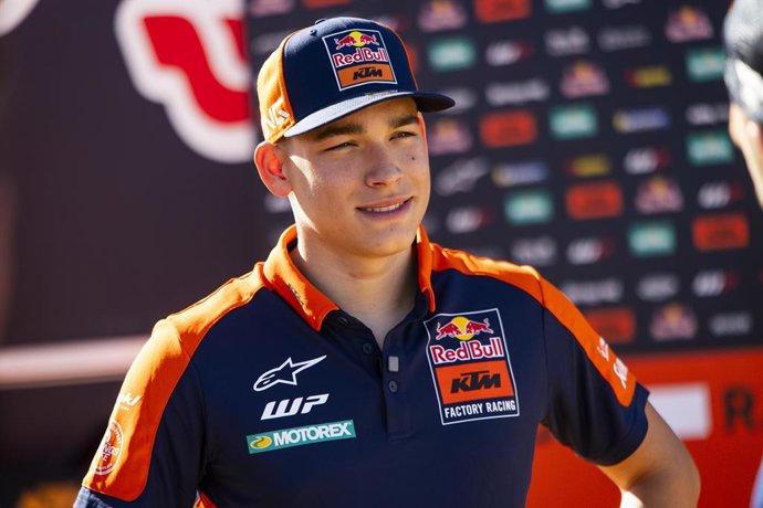 CANET Edgar (esp), Red Bull KTM Factory Racing, KTM, Rally GP, FIM W2RC, retrato durante o escrutínio administrativo e técnico do Dakar 2026, de 1 a 2 de janeiro de 2026 em Yanbu, Arábia Saudita - Foto Julien Delfosse / DPPI