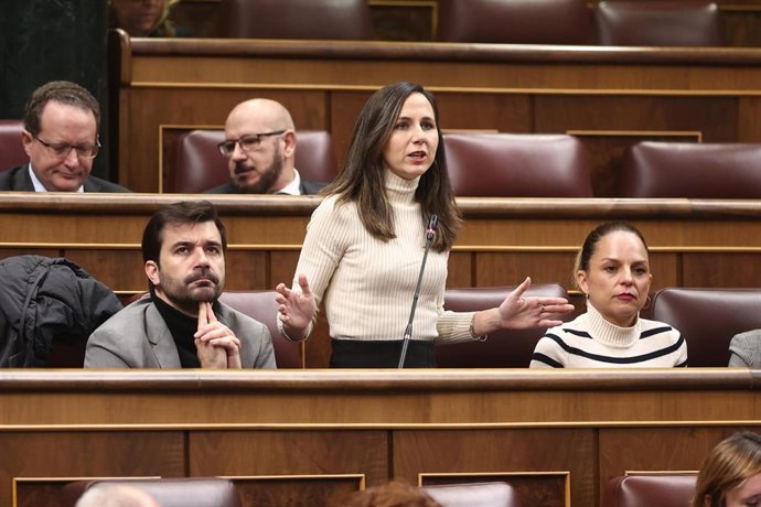 La secretaria general de Podemos, Ione Belarra, interviene durante una sesión de control al Gobierno, en el Congreso de los Diputados.