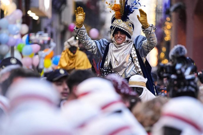 Archivo - El Heraldo Real recoge las Llaves de la Ciudad de Sevilla para la llegada de los Reyes Magos en la edición del pasado año.