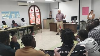 Archivo - Jornada de selección de trabajadores de Mali para la campaña de frutos rojos de Huelva.