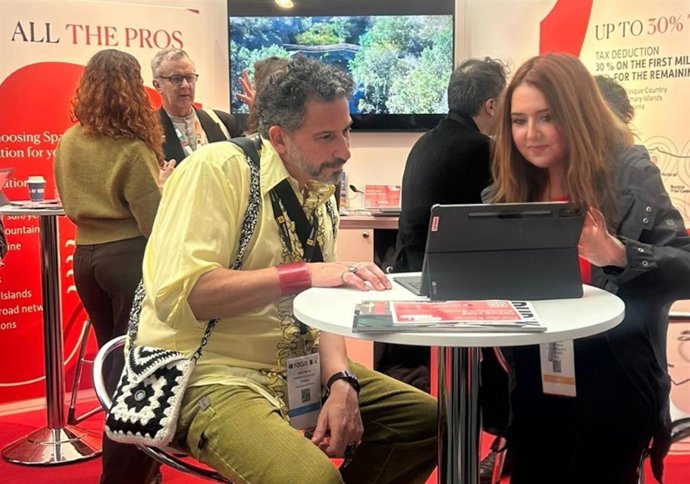 Imagen de la reunión de la Región de Murcia Film Commission con el localizador de la película 'Joker' Aaron Hurvitz en Focus London