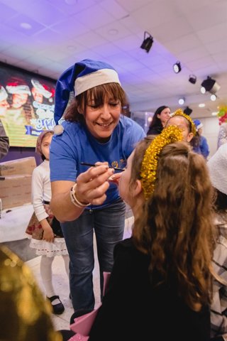 Archivo - Inpavi Málaga ayuda a 400 niños con más de 1.350 juguetes y 400 meriendas con la 'Operación Reyes Magos'.