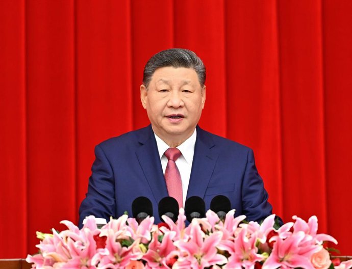 PEQUIM, 31 de dezembro de 2025 -- O presidente chinês Xi Jinping, também secretário-geral do Comitê Central do Partido Comunista da China e presidente da Comissão Militar Central, faz um importante discurso na reunião de Ano Novo realizada pelo Conselho N
