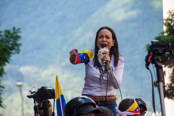 Archivo - Arquivo - 9 de janeiro de 2025, Caracas, Miranda, Venezuela: A líder da oposição, Maria Corina Machado, aparece no comício da oposição convocado por ela, nas ruas de Caracas... Marchas e comícios do governo e da oposição antes da posse do presid