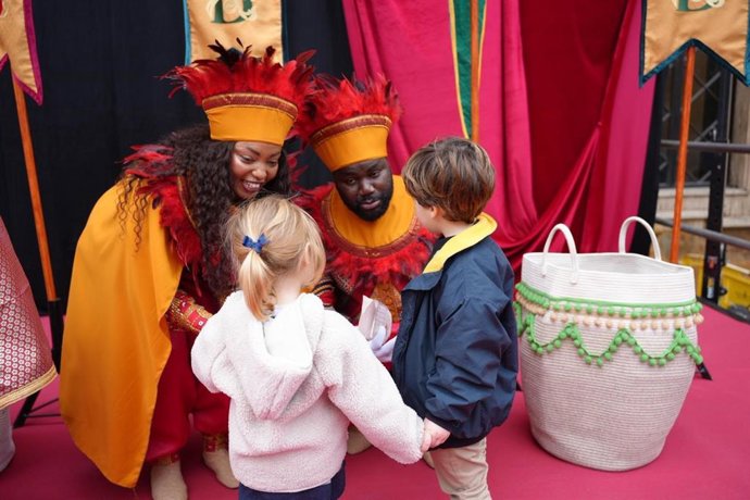 Los pajes reales llegan a Palma para recoger las cartas de los niños a los Reyes Magos