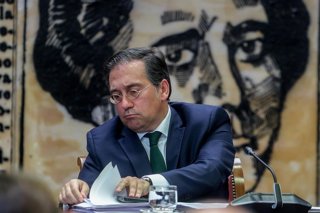 Archivo - El ministro de Asuntos Exteriores, Unión Europea y Cooperación, José Manuel Albares, a su llegada a comparecer ante la Comisión de Asuntos Exteriores, en el Senado, a 13 de agosto de 2024, en Madrid (España). 