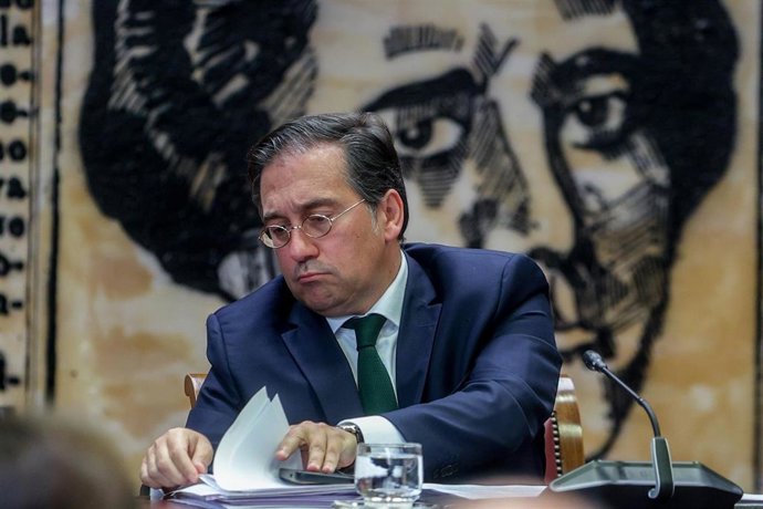 Archivo - El ministro de Asuntos Exteriores, Unión Europea y Cooperación, José Manuel Albares, a su llegada a comparecer ante la Comisión de Asuntos Exteriores, en el Senado, a 13 de agosto de 2024, en Madrid (España). 