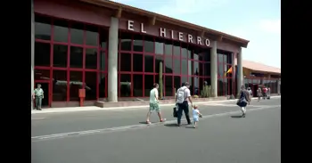 Los aeropuertos canarios registran este sábado unas 20 cancelaciones y cuatro desvíos por meteorología adversa