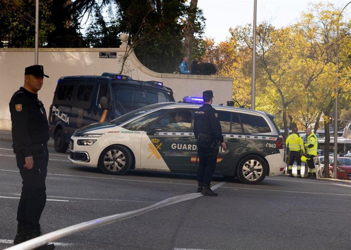 Archivo - Sede de la Embajada de EEUU en Madrid ha detectado un sexto paquete con material pirotécnico de "características similares" a los neutralizados.