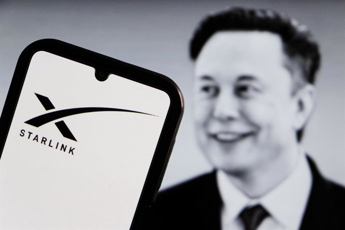 Archivo - Arquivo - 16 de outubro de 2025, Bandung, Java Ocidental, Indonésia: Nesta ilustração fotográfica, o logotipo da Starlink é exibido em um smartphone.