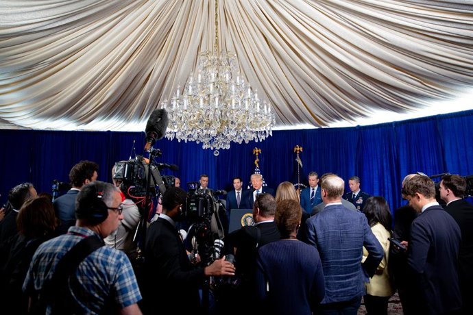 3 de janeiro de 2026, Palm Beach, Flórida, EUA: O presidente dos EUA, Donald Trump, fala durante uma coletiva de imprensa no Mar-a-Lago Club em Palm Beach, Flórida, EUA, no sábado, 3 de janeiro de 2026. O presidente Nicolas Maduro foi acusado nos Estados 