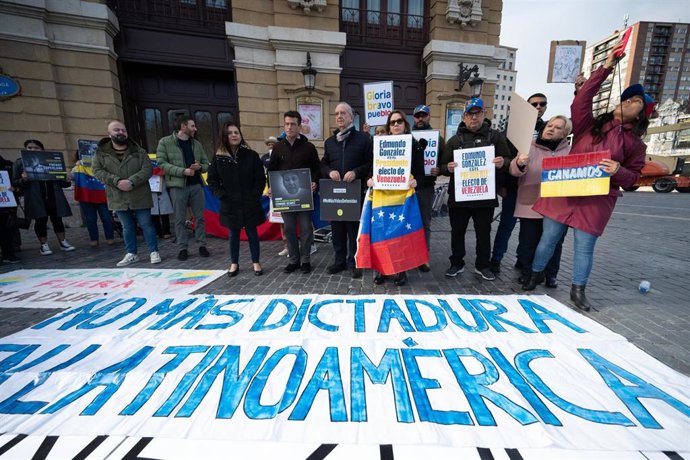 Archivo - Integrantes de la Plataforma Venezuela Bilbao Bizkaia 