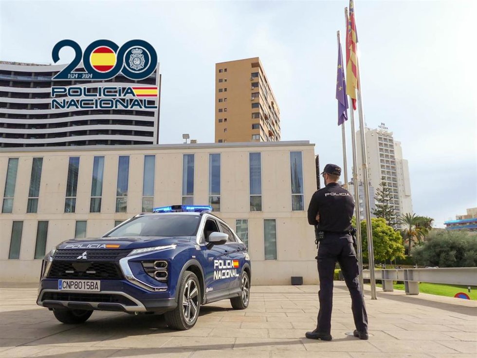 Archivo - Alicante.-Sucesos.- Detenido por acceder al móvil de una mujer sin su consentimiento y apoderarse de fotografías íntimas