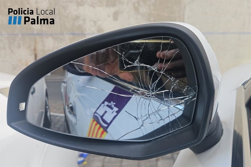 El retrovisor del taxi, fracturado