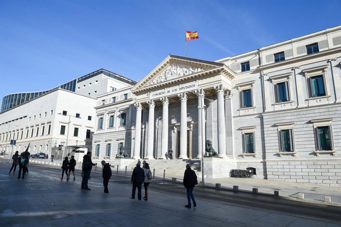 Archivo - Arquivo - Vista da fachada do Congresso dos Deputados no dia em que o PSOE e a Junts chegaram a um acordo para a investidura, em 9 de novembro de 2023, em Madri (Espanha). PSOE e Junts chegaram a um acordo para a investidura do presidente do gov