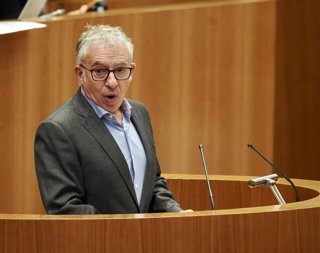 Archivo - El procurador de UPL-Soria Ya Ángel Ceña interviene durante el Pleno de las Cortes para informar sobre los incendios forestales en la Comunidad, en el Parlamento autonómico, a 29 de agosto de 2025, en Valladolid, Castilla y León (España). A lo l