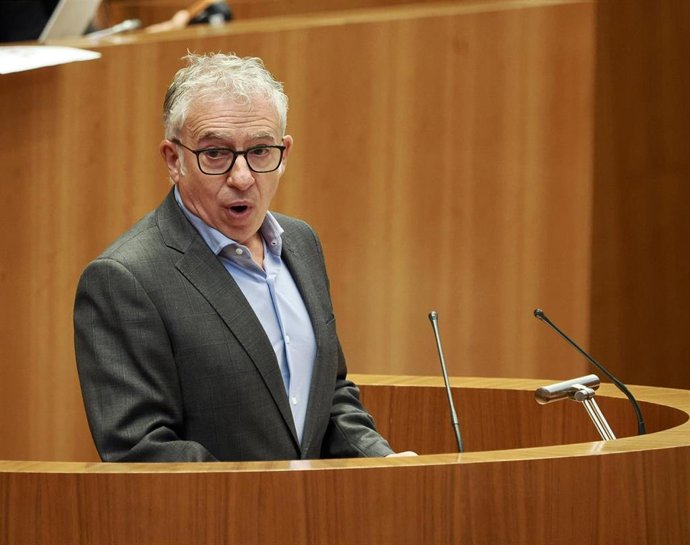 Archivo - El procurador de UPL-Soria Ya Ángel Ceña interviene durante el Pleno de las Cortes para informar sobre los incendios forestales en la Comunidad, en el Parlamento autonómico, a 29 de agosto de 2025, en Valladolid, Castilla y León (España). A lo l