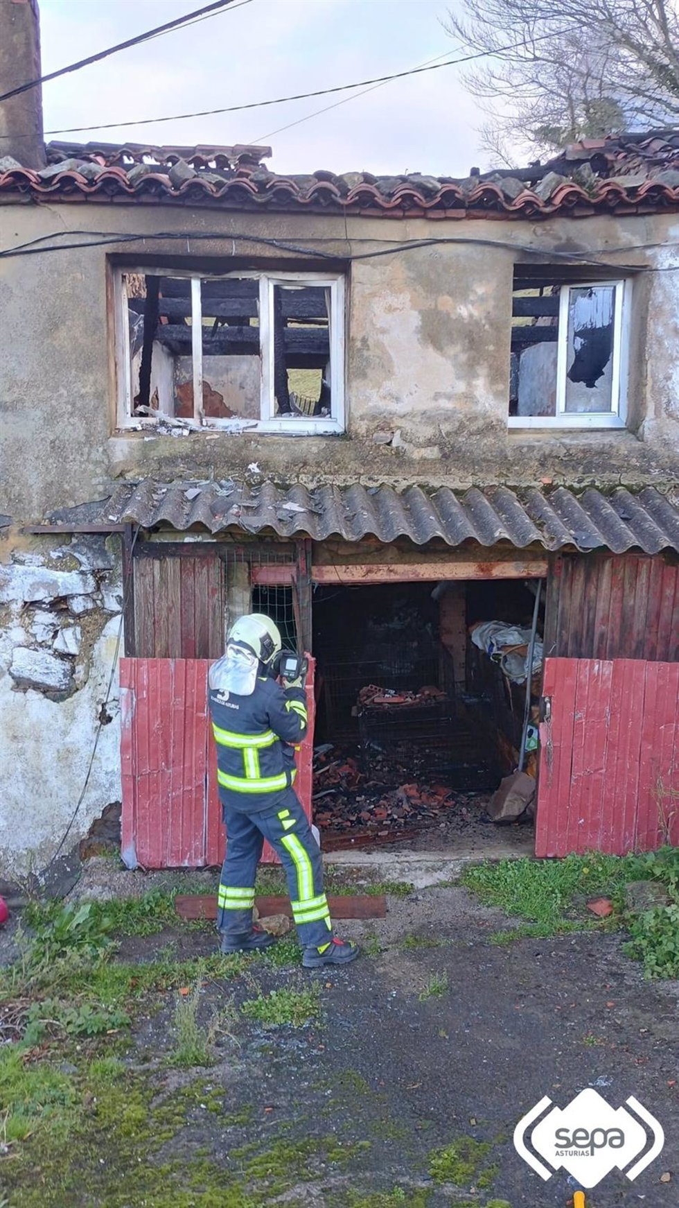 Incendio en una casa en Salas.