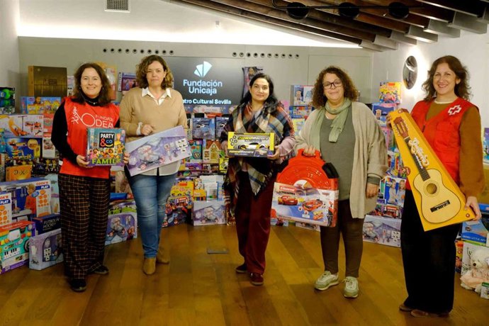 Entrega de juguetes de la Fundación Unicaja.