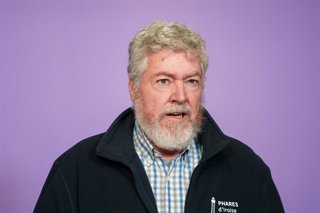 Archivo - El coordinador federal de Alianza Verde, Juantxo López de Uralde, atiende a los medios antes de un acto de Podemos, a 7 de noviembre de 2025, en Madrid (España). Los dirigentes de Podemos han participado en un acto llamado ‘Nacionalizar Repsol’.