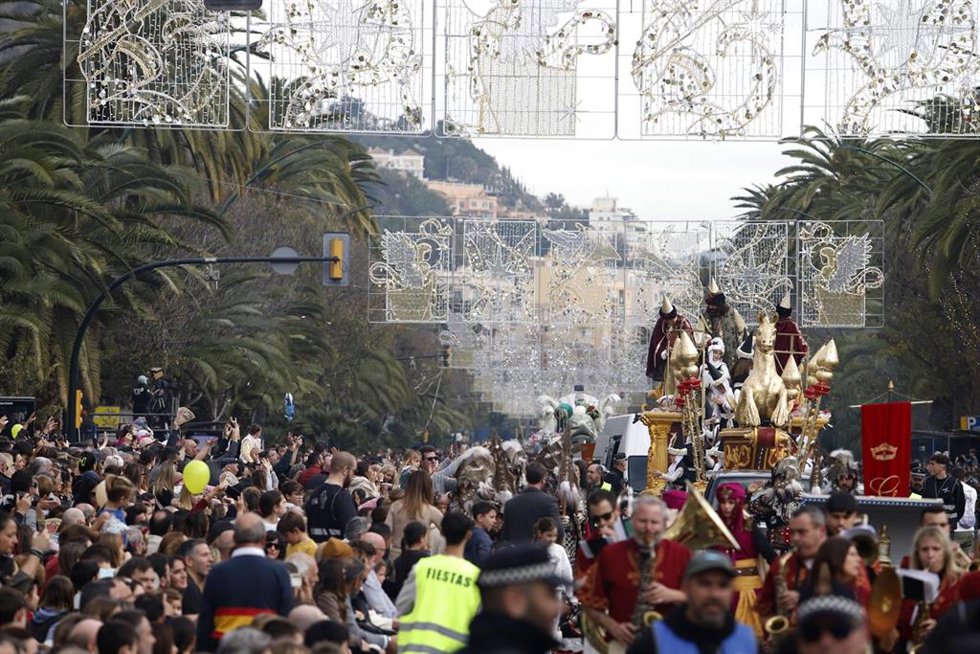 Archivo - SSMM Reyes Magos visitan la ciudad de Málaga, a 5 de enero de 2025 en Málaga (Foto de archivo).