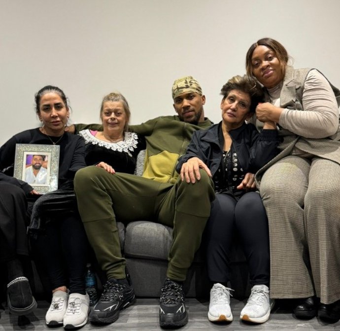 El boxeador británico Anthony Joshua reaparece tras el accidente de coche sufrido en Nigeria