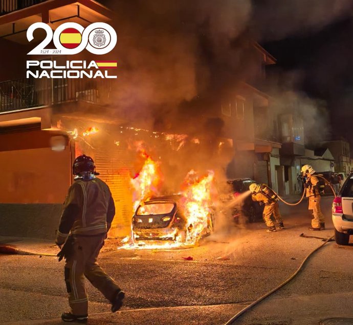 Un incendio en el barrio de Pere Garau causa daños en cinco vehículos