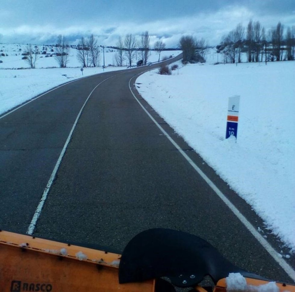 Archivo - Carretera con nieve