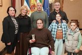 Foto: La alcaldesa de Jerez de la Frontera recibe a la campeona de España de tenis en silla de ruedas, Laura Sambruno