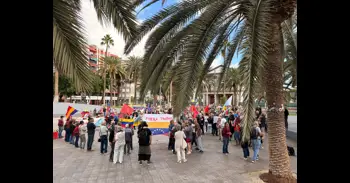 Alrededor de un centenar de personas se concentran en Gran Canaria contra la injerencia de EEUU en Venezuela