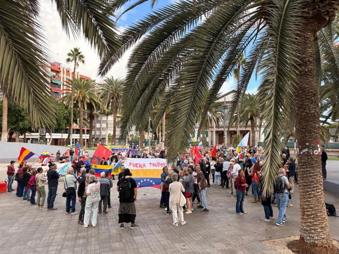 Alrededor de un centenar de personas se concentran en Las Palmas de Gran Canaria
