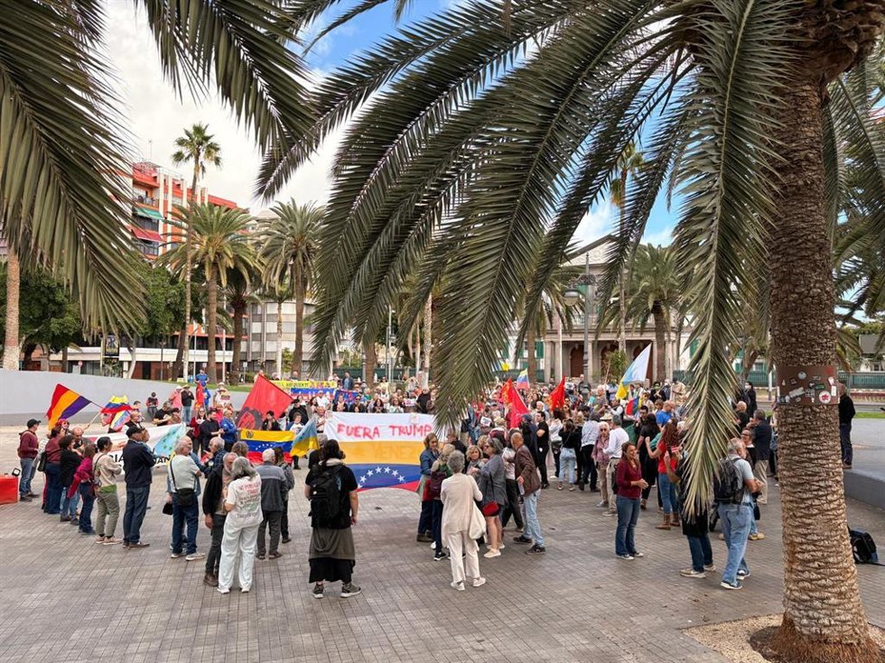 Alrededor de un centenar de personas se concentran en Las Palmas de Gran Canaria