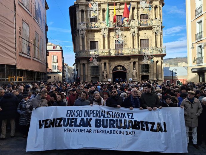 Manifestação em protesto contra a intervenção militar dos EUA na Venezuela.