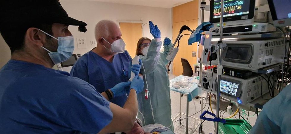 El HUCA incorpora la última tecnología de broncoscopia guiada por sonda ecográfica para el diagnóstico precoz del cáncer de pulmón.