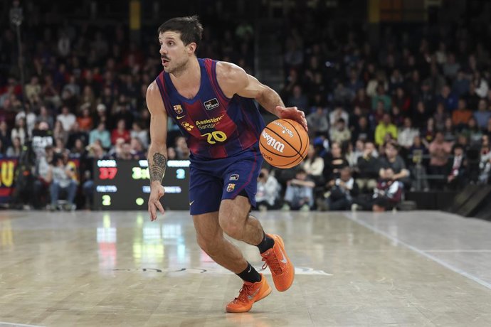 Nico Laprovittola, do FC Barcelona, em ação durante a partida de basquete do Campeonato Espanhol, Liga ACB Endesa, disputada entre FC Barcelona e Casademont Zaragoza no Palau Blaugrana em 2 de janeiro de 2026 em Barcelona, Espanha.