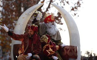 Archivo - Imagen de archivo de la cabalgatas de Reyes Magos de Granada .