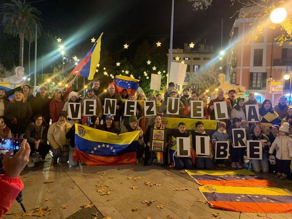 El PP Baleares se manifiesta junto a venezolanos de las islas para exigir "fin de dictadura" y "transición democrática" en Venezuela