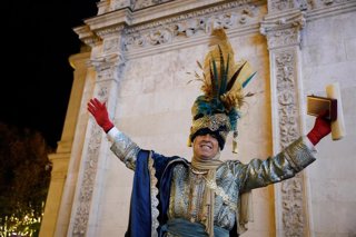El Heraldo Real recoge las Llaves de la Ciudad de Sevilla para la llegada de SSMM Los Reyes Magos.
