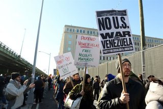 Manifestación contra la intervención en Venezuela en una concentración frente al Centro Metropolitano de Detención de Nueva York en el que está preso Nicolás Maduro