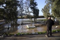 Trasladados a un pabellón de Cártama (Málaga) una veintena de desalojados por la crecida del río Guadalhorce