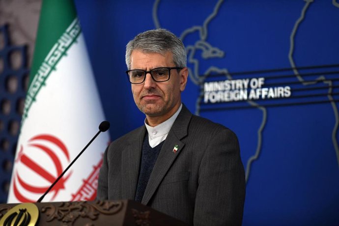 El portavoz del Ministerio de Exteriores de Irán, Esmael Baqaei, durante una rueda de prensa en Teherán en diciembre de 2025 (archivo)