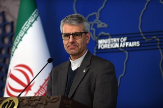 El portavoz del Ministerio de Exteriores de Irán, Esmael Baqaei, durante una rueda de prensa en Teherán en diciembre de 2025 (archivo)