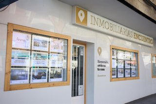 Archivo - Una inmobiliaria en Madrid (España). 