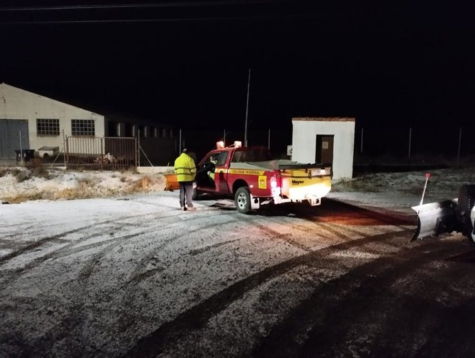 Quitanieves en una carretera turolense.