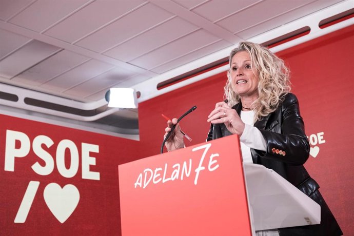 La portavoz de la CEF del PSOE, Montse Mínguez, durante una rueda de prensa tras la reunión de la Comisión Ejecutiva Federal, en la sede del PSOE, a 22 de diciembre de 2025, en Madrid (España). 